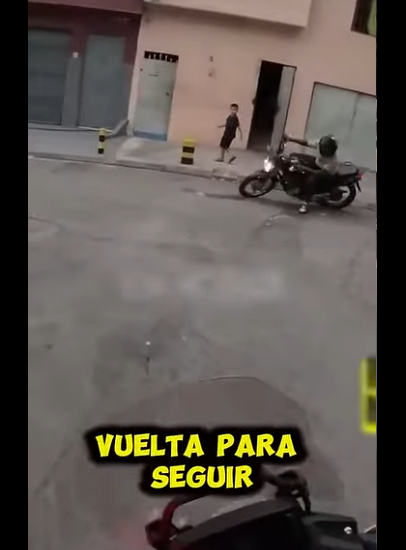 Persecución en moto tan intensa que hasta un perro intentó intervenir part2