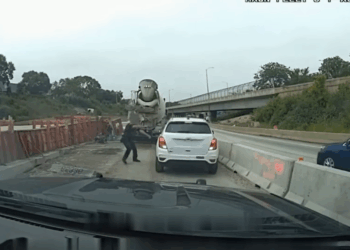 Las persecuciones policiales más brutales a alta velocidad captadas por cámaras de salpicadero 🚓💥 (1)_part2