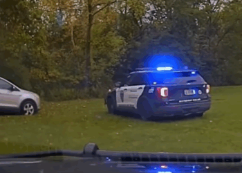 Las persecuciones policiales más brutales a alta velocidad captadas por cámaras de salpicadero 🚓💥 (2)_part2