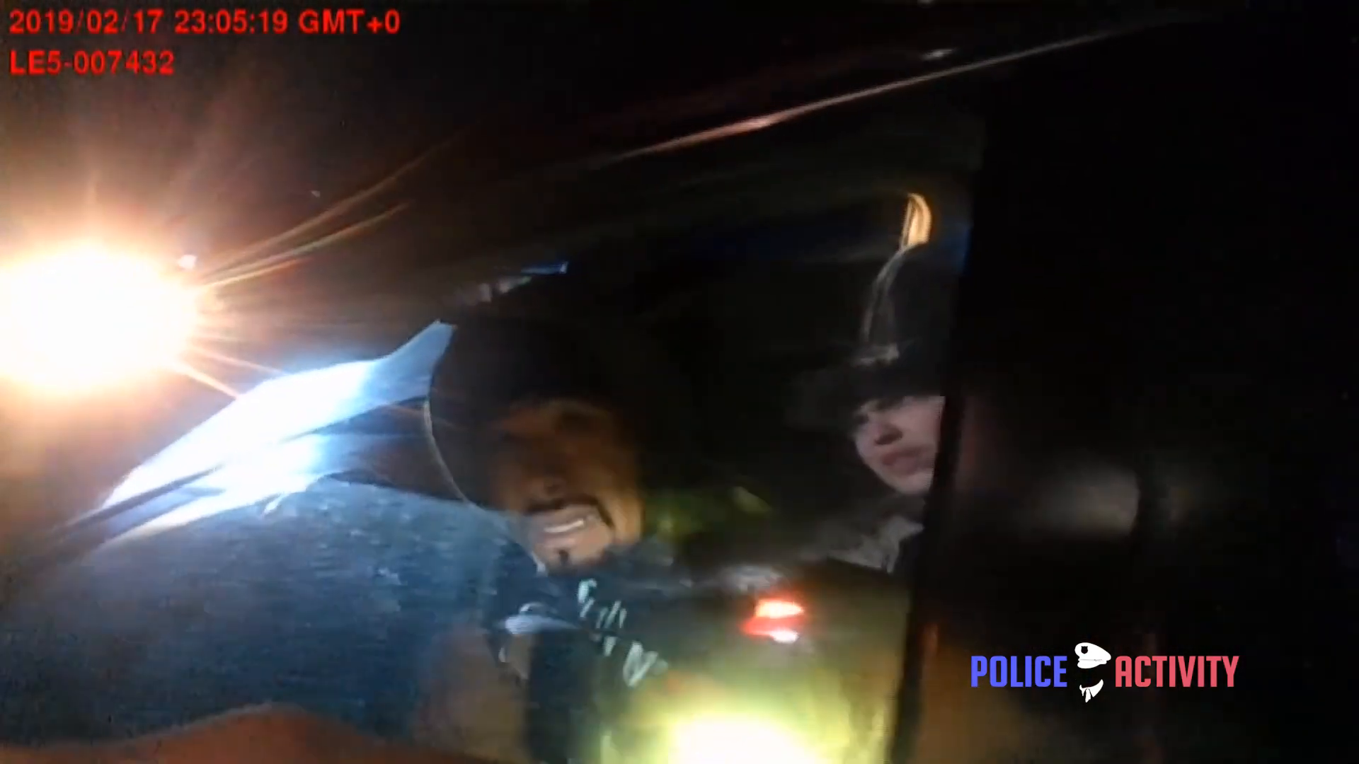 Bodycam registra el momento en que un sospechoso extrae un arma durante un operativo part2