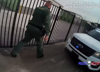 La cámara corporal registra un choque durante la huida de un sospechoso part2