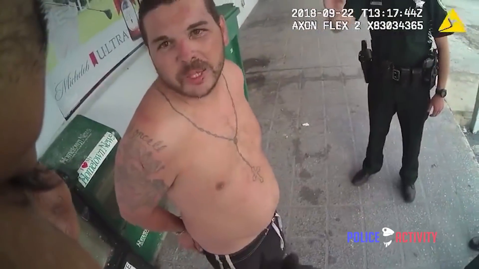 Un intruso queda atrapado en el techo de una tienda durante un intento fallido part2