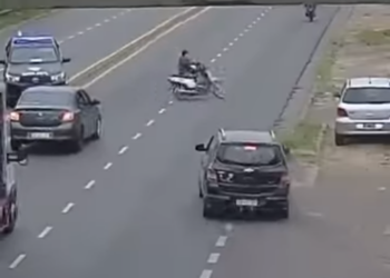 Intentó huir en moto, pero ocultaba algo mucho peor part2