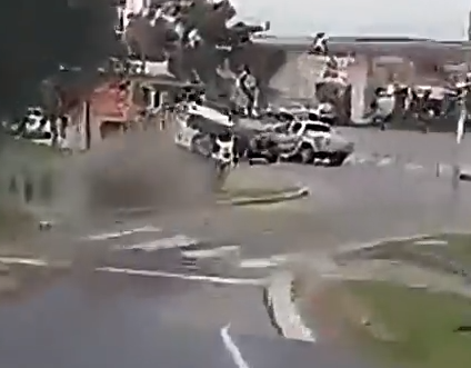 Fuga, persecución choque múltiple así atraparon dos ladrones en la part2