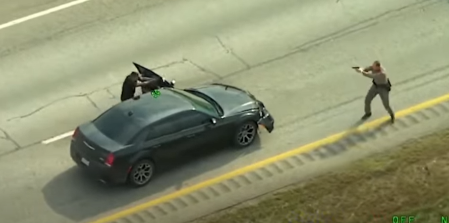 Un helicóptero policial en Texas graba un incidente crítico en una autopista part2