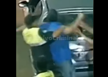 Un choque deja los vidrios de su auto completamente dañados part2