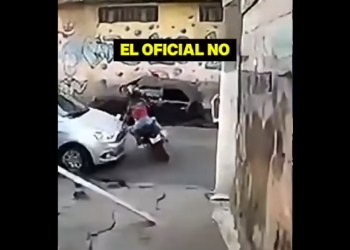 Persecución en la villa tras una pareja sospechosa en motocicleta part2