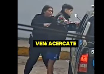 Sin patente ni casco, pero con un objeto sospechoso en el vehículo part2