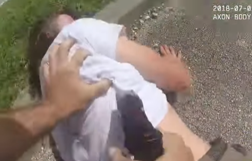 La cámara corporal muestra el uso de un dispositivo de control en un sospechoso en Casselberry part2