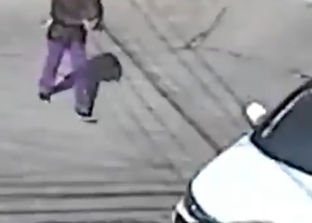 Se lleva algo de una fuente pública creyendo que nadie lo vería part2