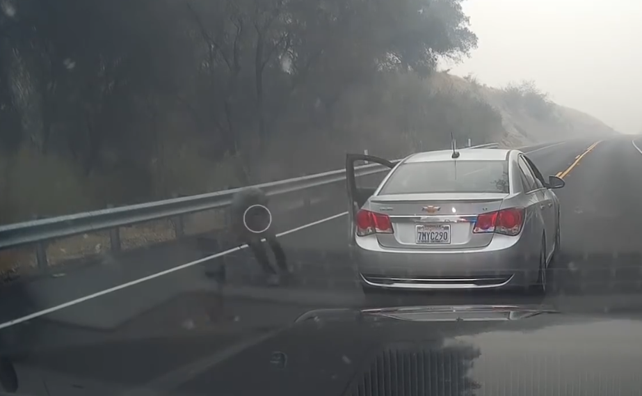 Dashcam capta un incidente crítico con un agente en Oroville, California part2