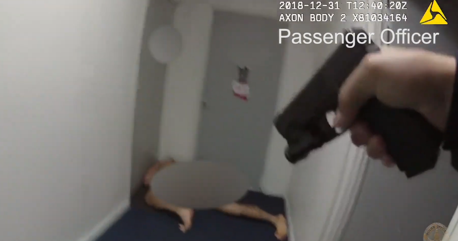 Un incidente con un hombre armado termina en una intervención policial en Los Ángeles part2