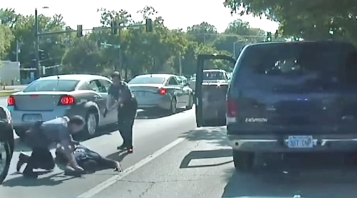 Video de dashcam muestra un grave incidente tras una parada de tráfico en Kansas part1-2