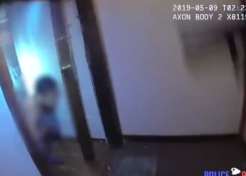 Bodycam documenta un grave incidente policial en un apartamento de Seattle part2