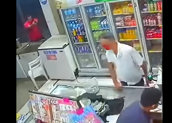 Policial Paisana REAGE Assalto em Mercado! #crime part2