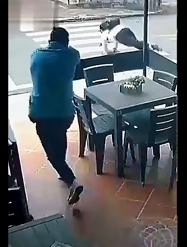 Policial Paisana REAGE Assalto em Restaurante! #crime part2