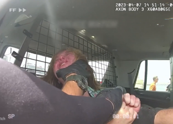 T140108 Karen Loca Intenta Robar Un Auto Policial Durante Su Arresto SUCEDE ESTO part2