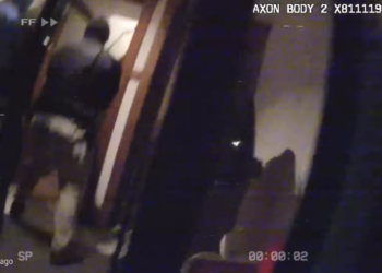 T2504007 Cuando La Policía Entra Casas part2