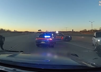 T2504014 Cuando Los Policías Se Enfrentan Grandes part2