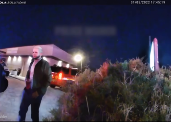 T2004008 Cuando Las Chicas Hacen Sonrojar Los Polici as part2